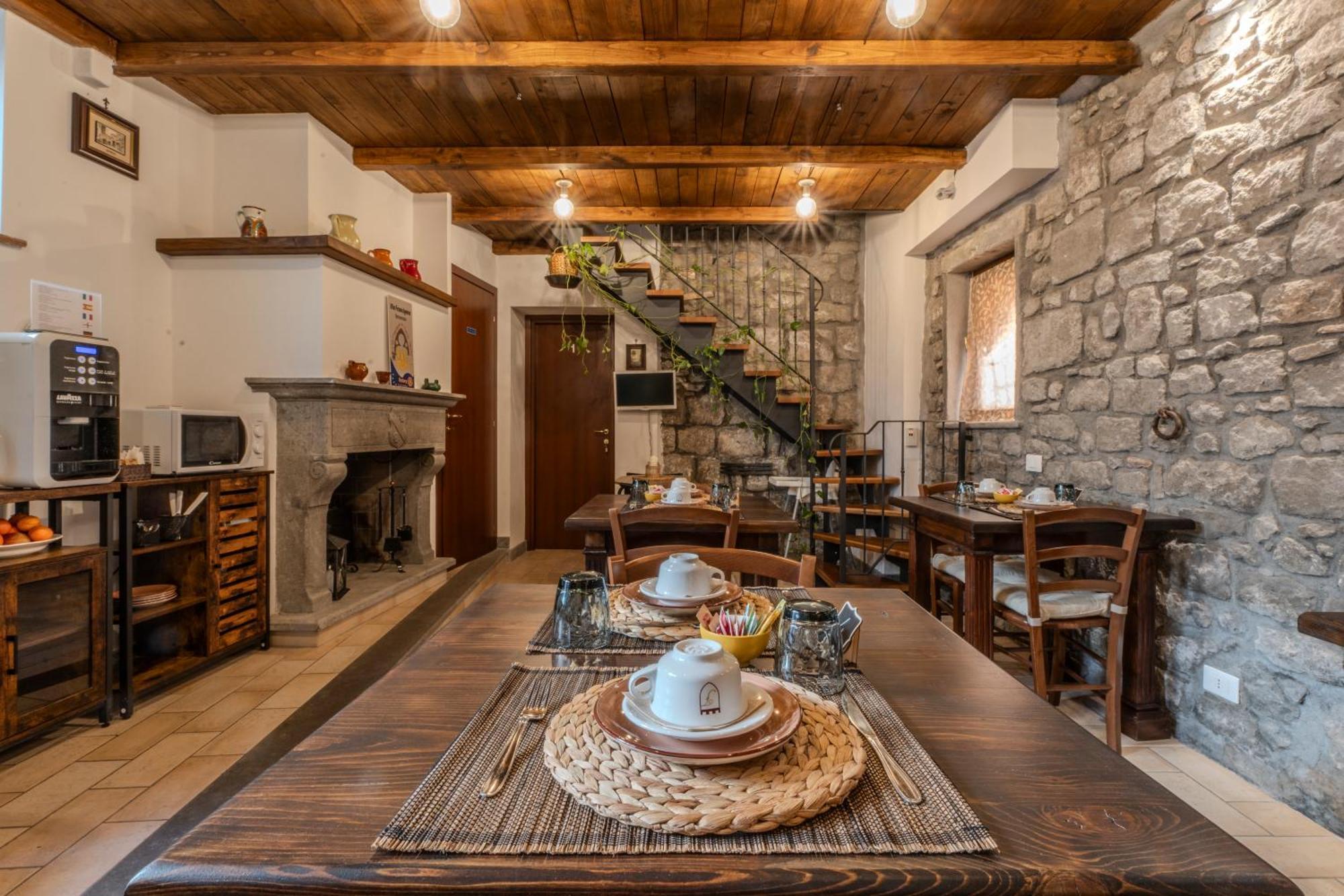 Staying in Via Francigena: 15 Hotel Centrali a Confronto