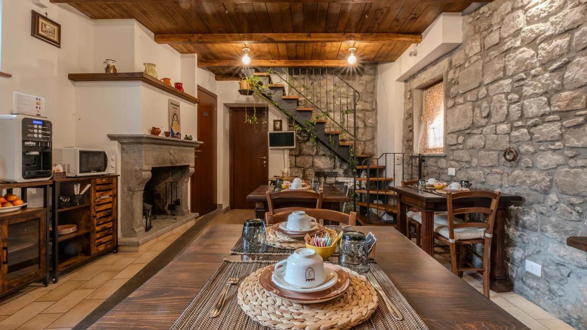 Staying in Via Francigena: 15 Hotel Centrali a Confronto
