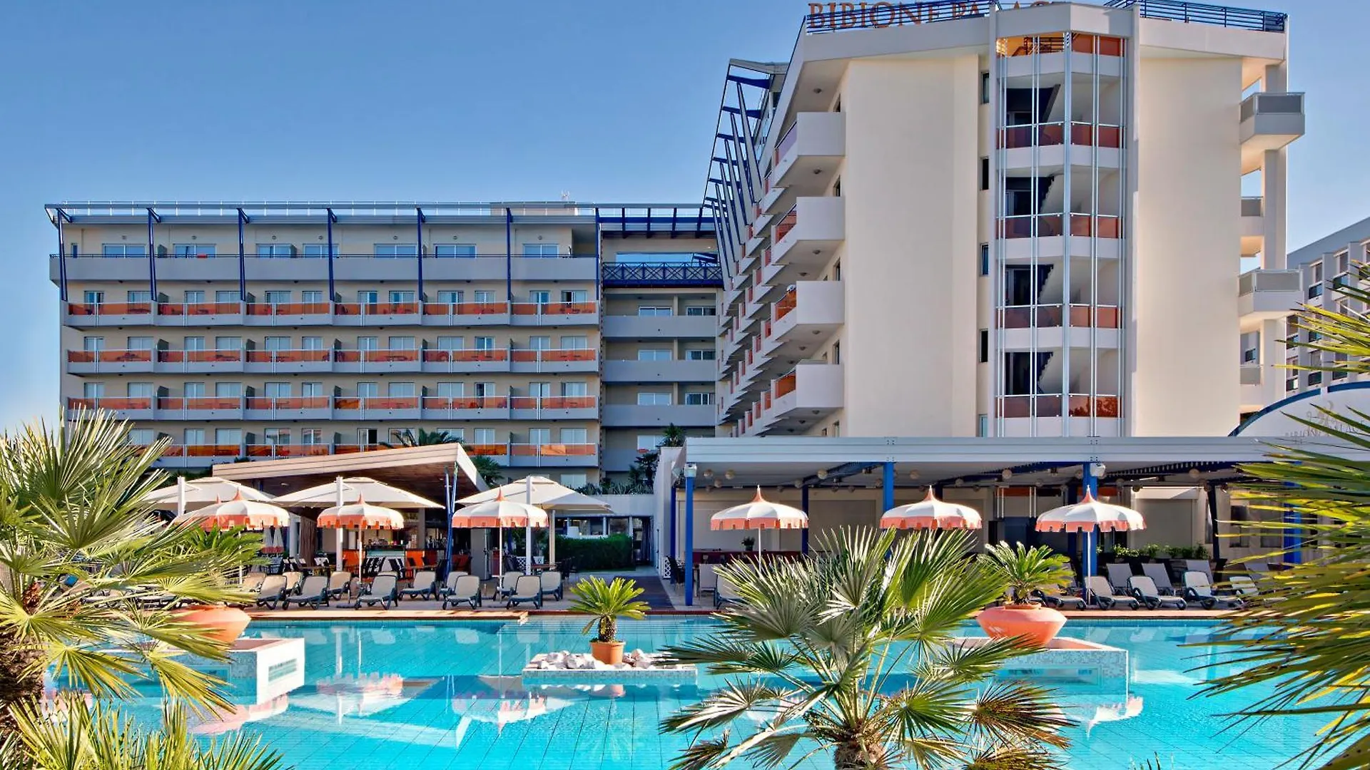 7 Hotel sul Mare in Riviera Est che Vale la Pena Prenotare